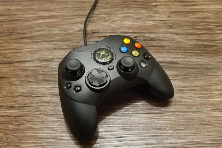 OG-Looking Xbox Controller Is Coming Back, Baby